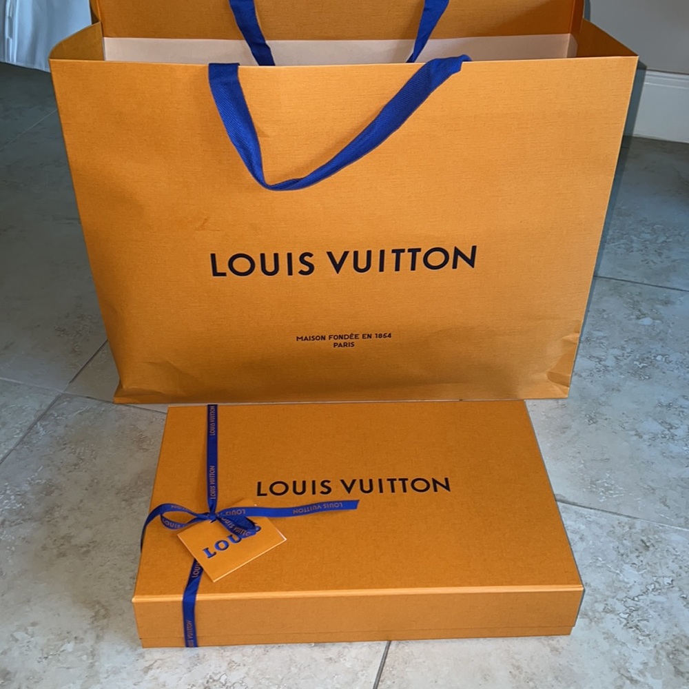 Louis Vuitton box with bag and envelope card